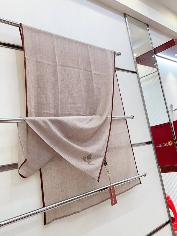 Loro Piana Scarf LPC00044 Loro Piana Scarf LPC00044